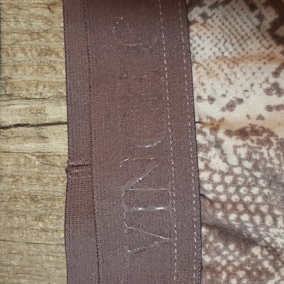 Vince Camuto-printed T-shirt and shorts Pajam - Picture 4 of 12